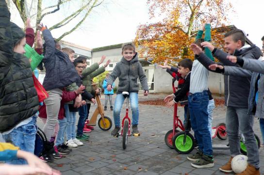 Unser erster Einradfahrer: Michael kann es!